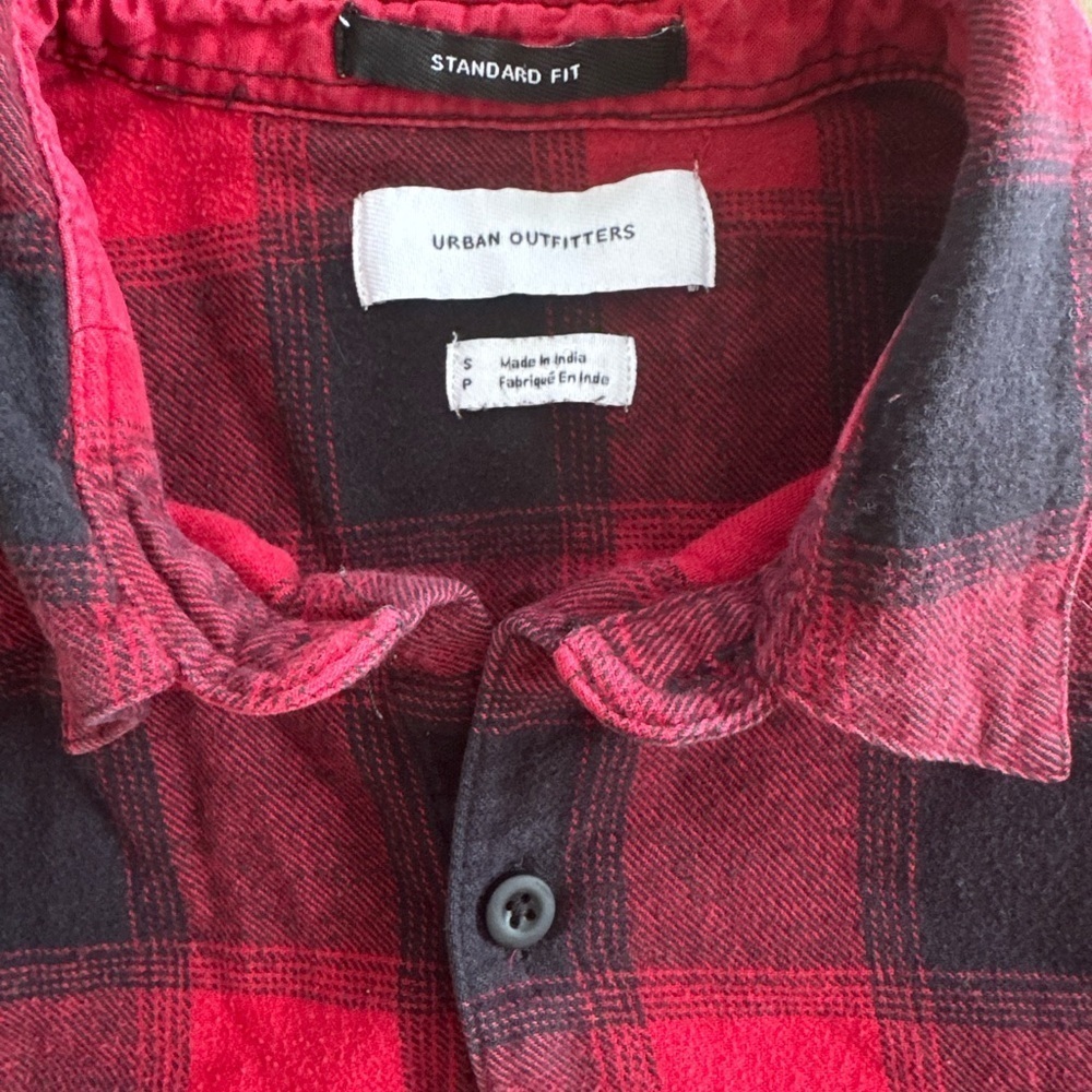 Men’s Urban Outfitters Red and Black Flannel button up size S - Picture 3 of 6